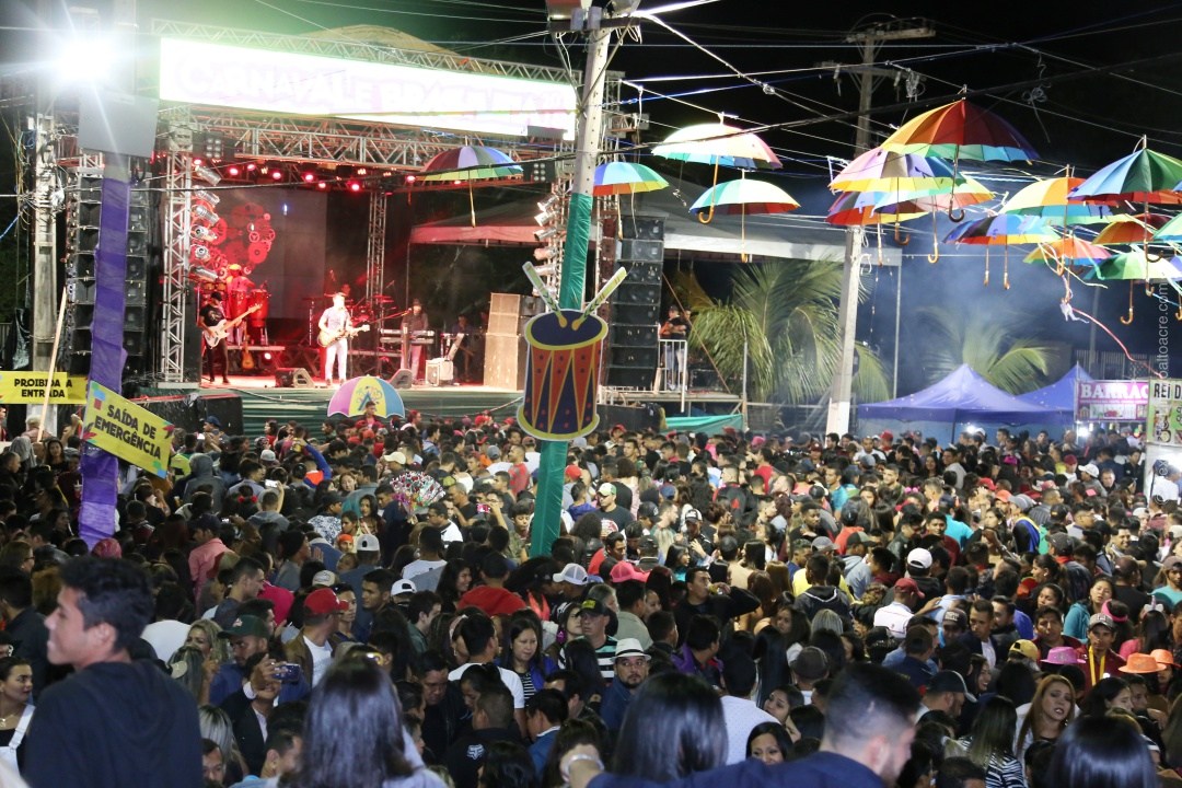 Chiclete com Banana atrai multidão e Carnavale se consolida como maior carnaval fora de época do Acre
