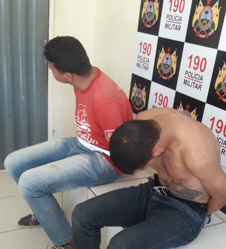 Dupla tenta fugir de abordagem e é presa com moto roubada e revólver, em Rio Branco