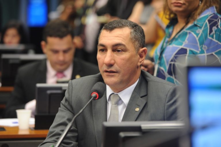 Aprovada PL de Jesus Sérgio que propõe instalação de softwares para monitoramento da dengue  