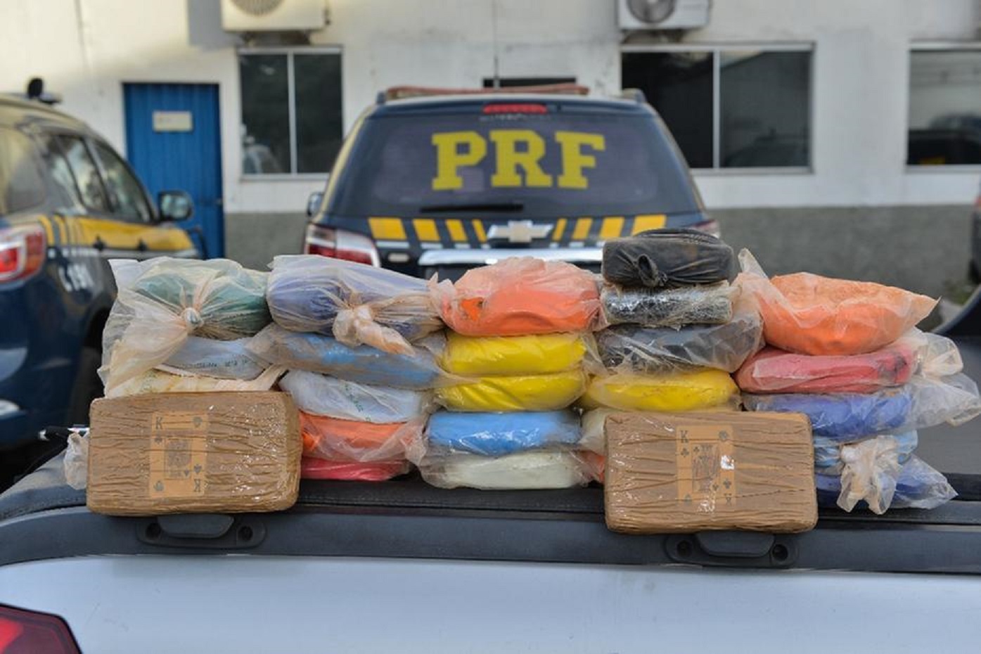Homem leva droga com desenho da Galinha Pintadinha do AC para BH e é preso