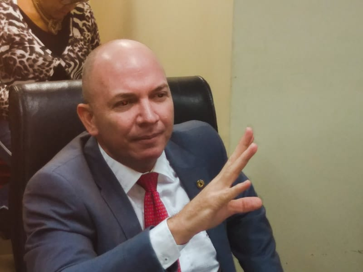 “A cada invasão a rádio, meu nome fica mais forte para prefeitura de Sena”, diz Gehlen