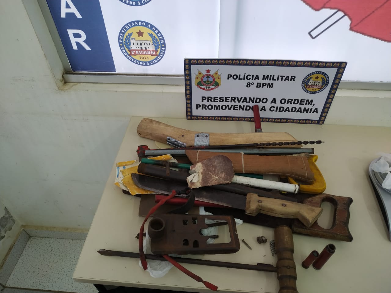 Polícia fecha ‘fábrica’ e apreende armas artesanais