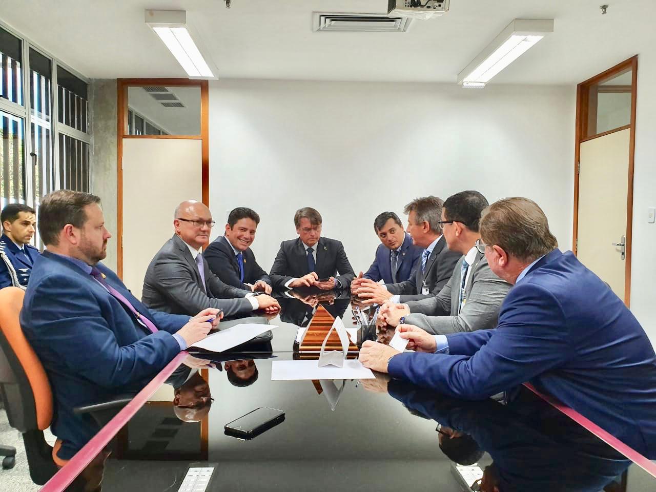 Em reunião com Bolsonaro, Gladson garante liberação de R$ 100 milhões para o estado
