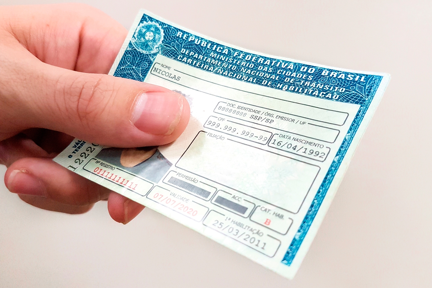 Homem é condenado por apresentar carteira de habilitação falsa em blitz