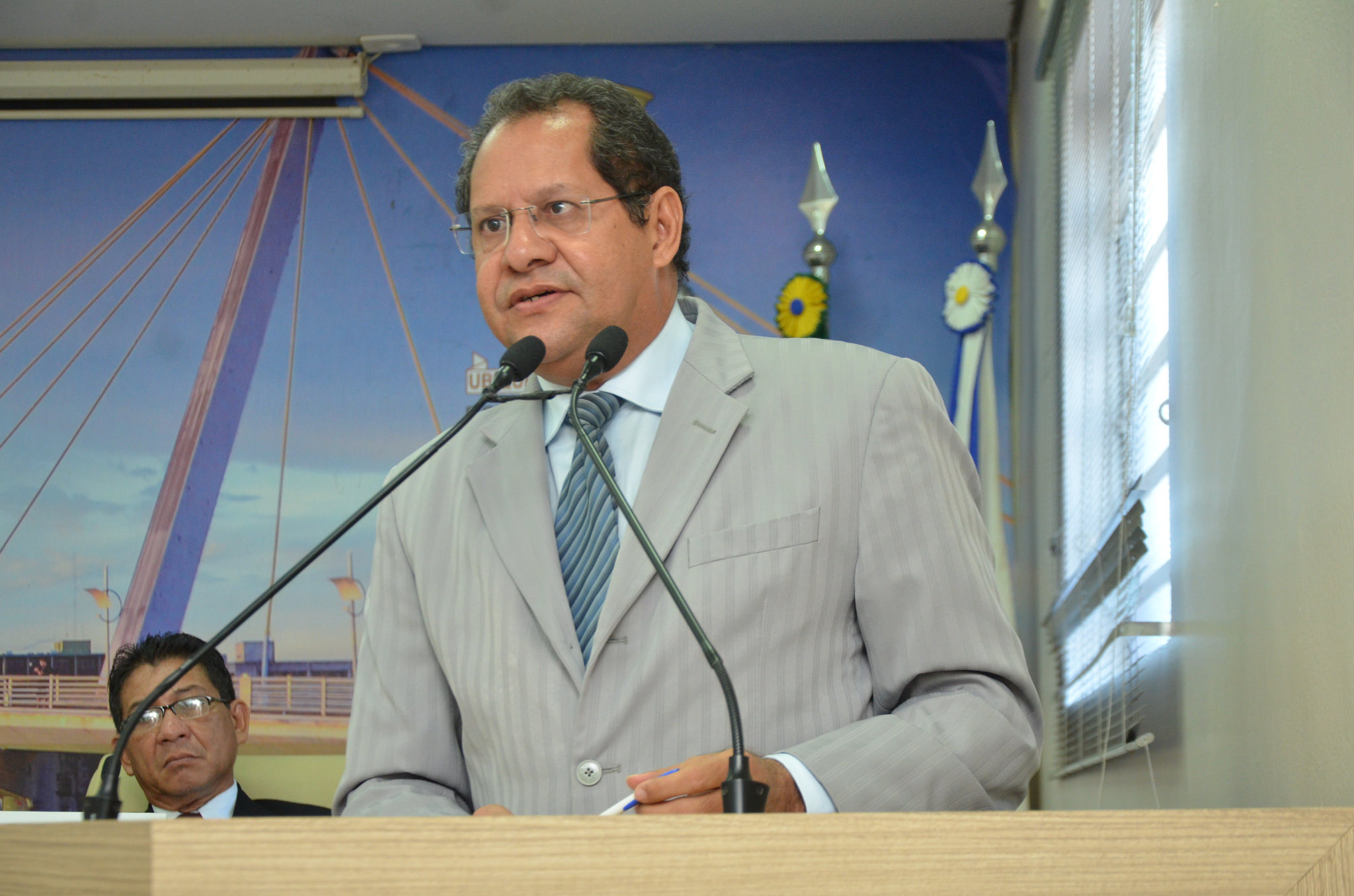 Farias: “Marcos anda de venda pra não enxergar obras do PT”