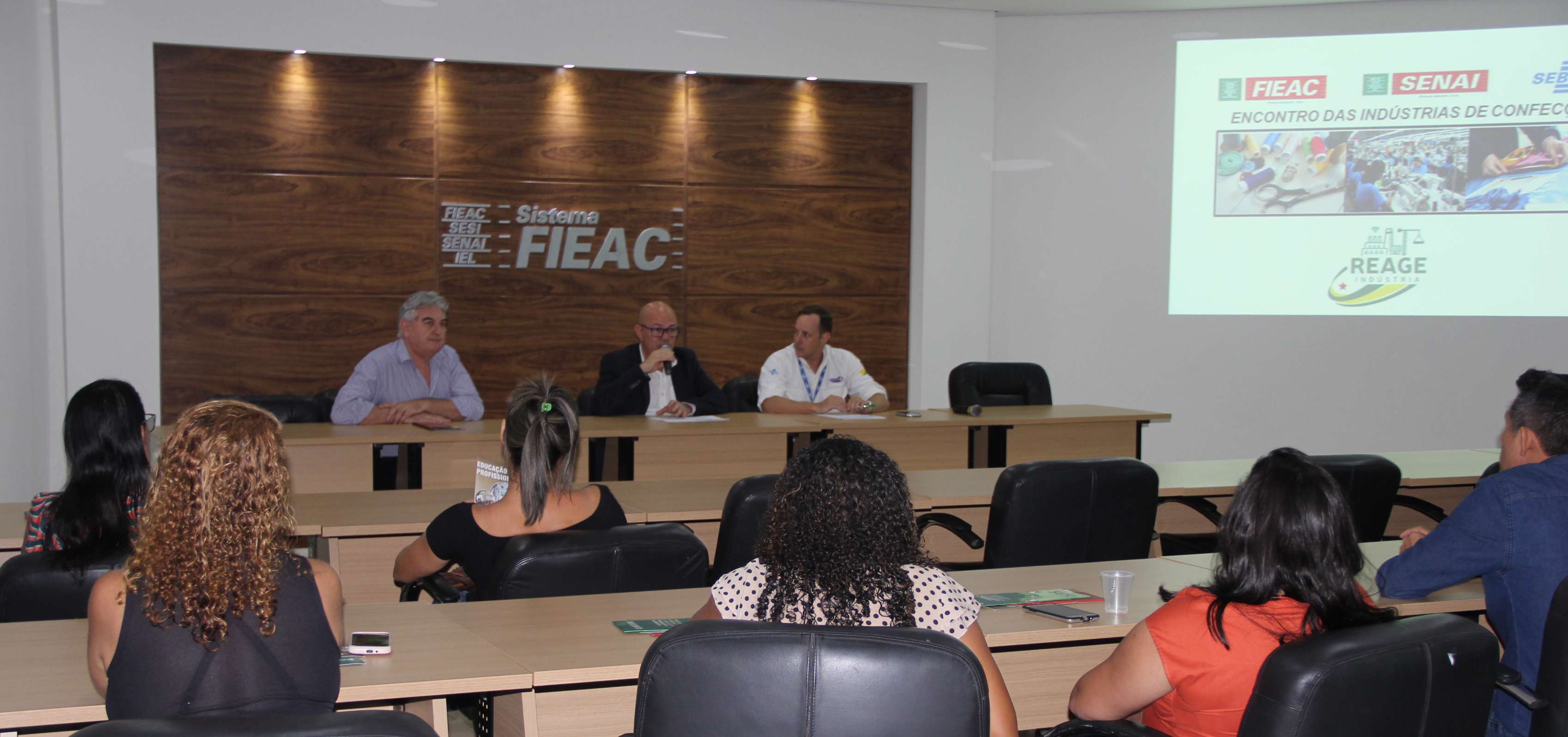 Encontro das indústrias de confecções é realizado na FIEAC