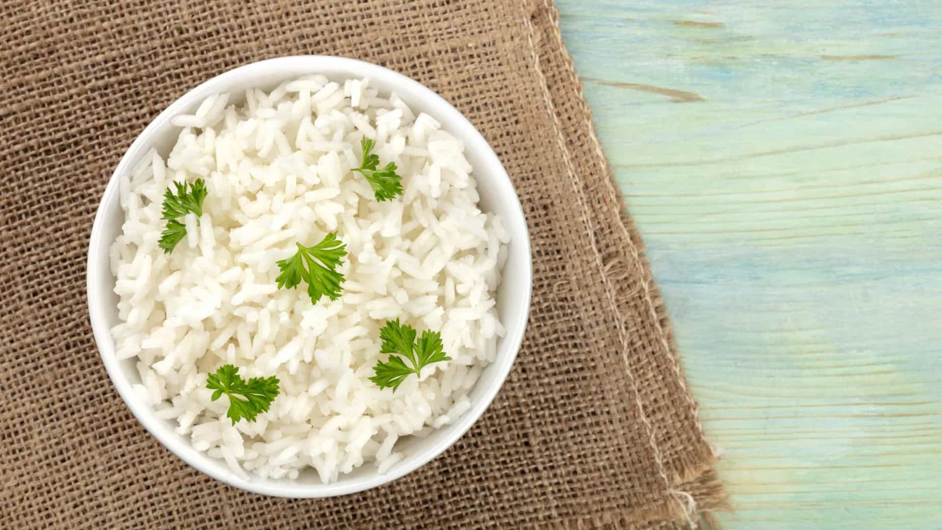 Cinco alimentos que nunca deve colocar no micro-ondas