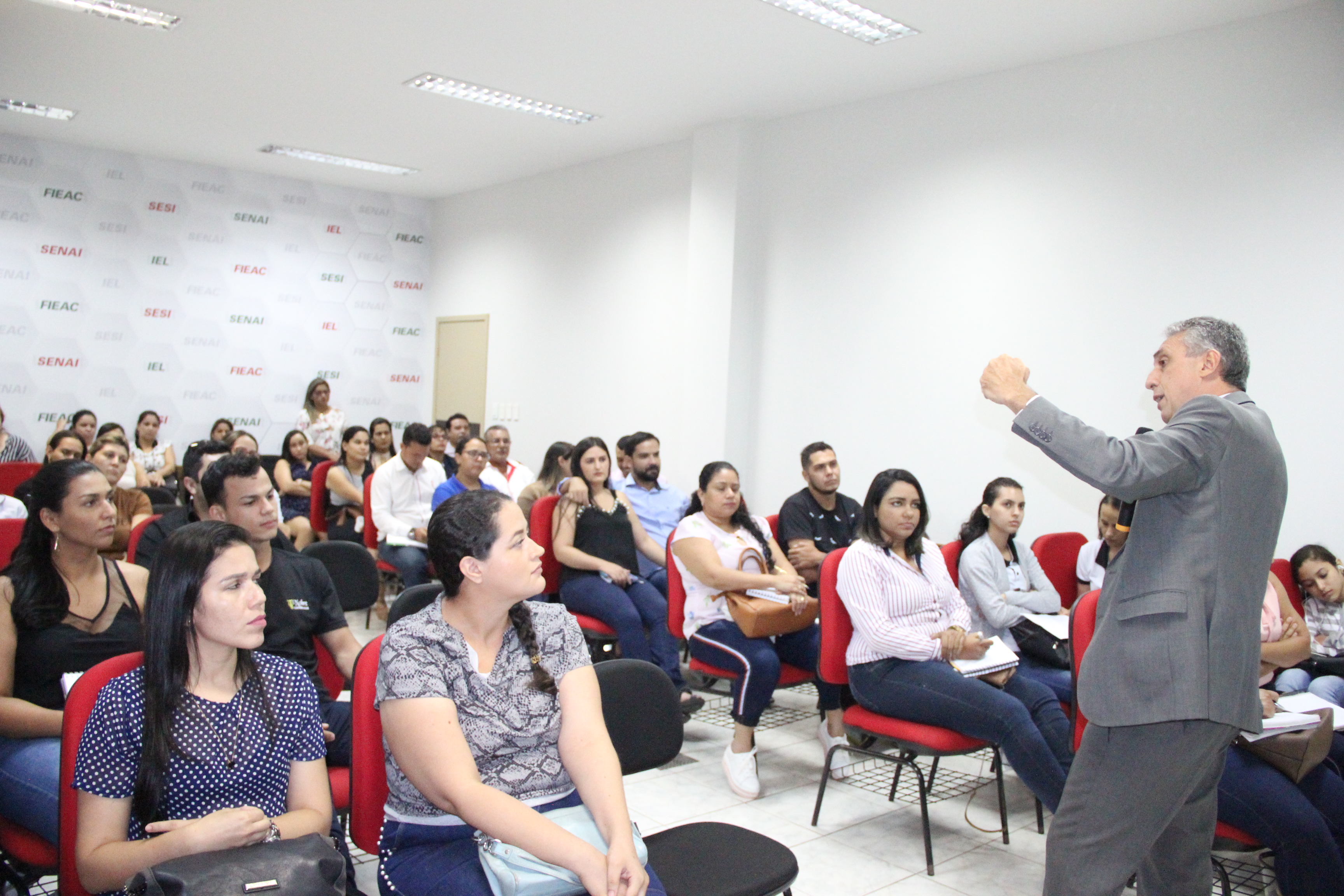 Encontro com contadores e empresários é realizado na FIEAC