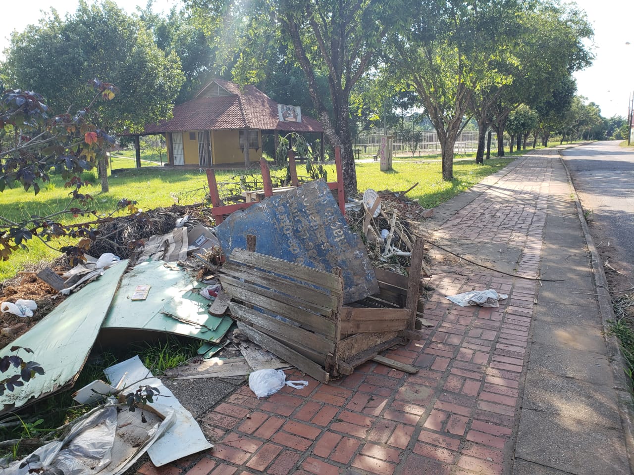 Parque Tucumã, antes cartão postal, vira grande lixão