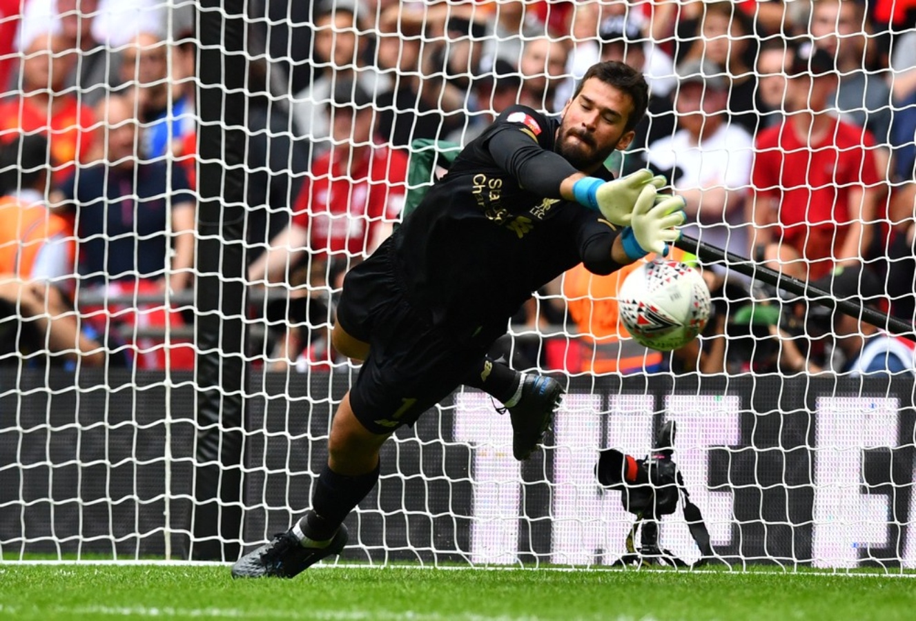 Alisson e Ederson entram no top 5 de melhores goleiros do mundo