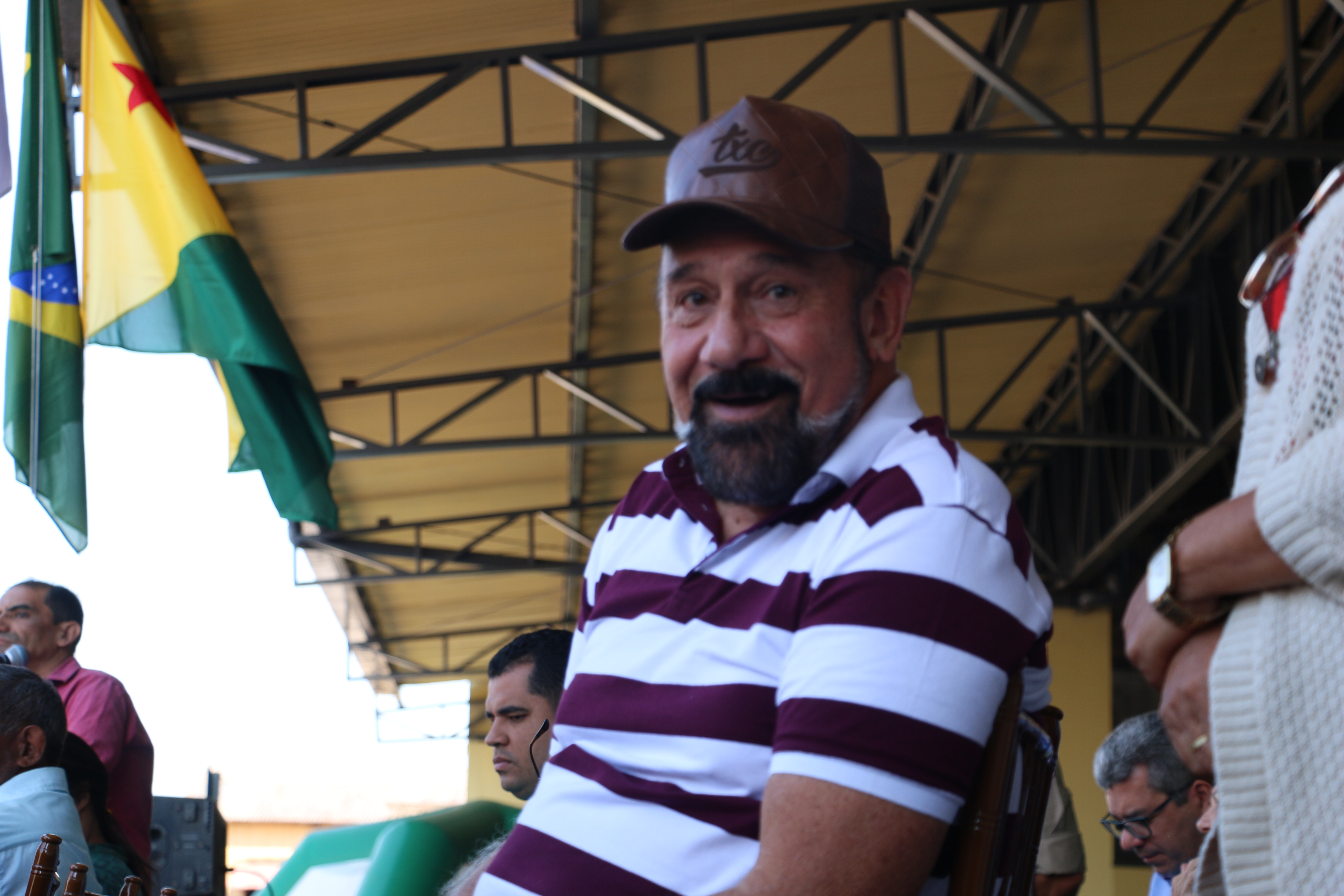 Na festa da 6 de Agosto, prefeita dá “puxão de orelha” em vereador da oposição