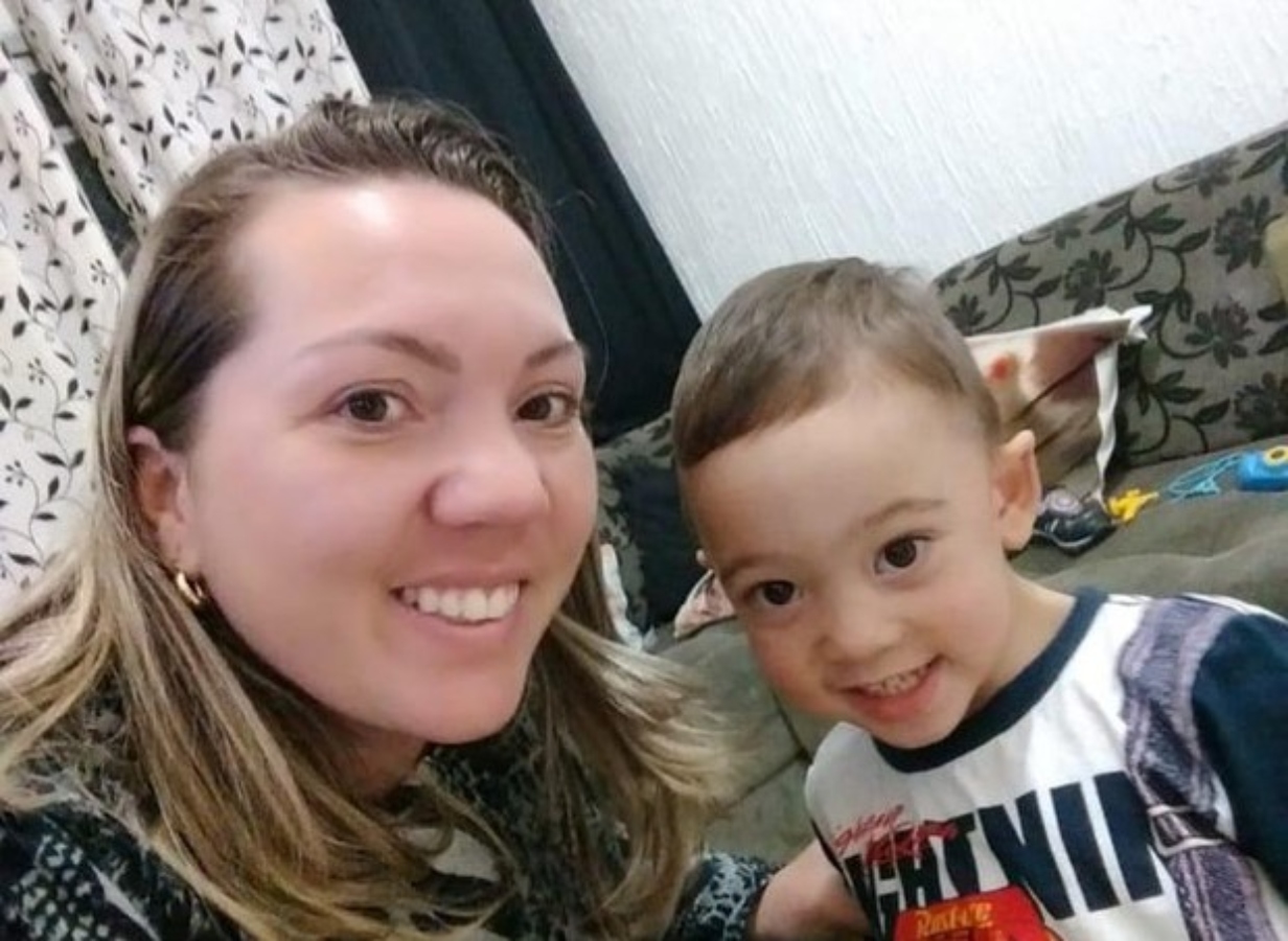 Mãe coloca cebola cortada no quarto para tosse e filho vai para UTI
