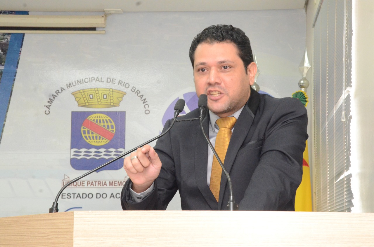 Moradora enquadra vereador por ônibus quebrado: “Vocês fazem o quê aí?”