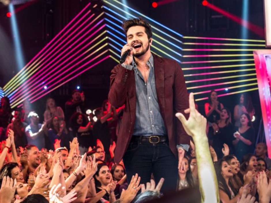 Luan Santana e equipe sofrem acidente em estrada de MT