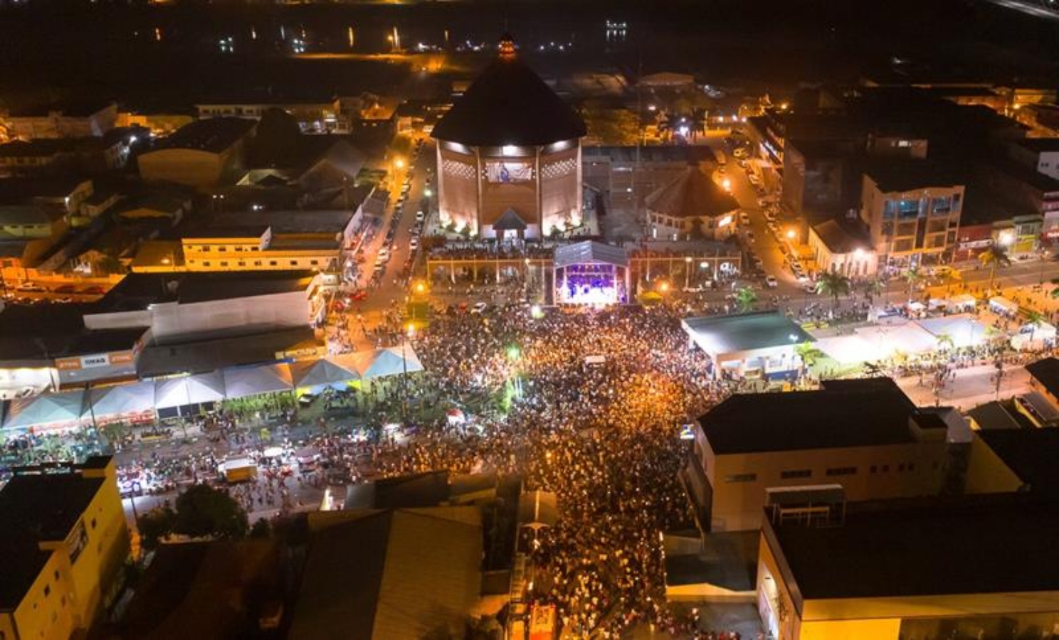 Procissão encerra novenário de Nossa Senhora da Glória e reúne multidão em CZS