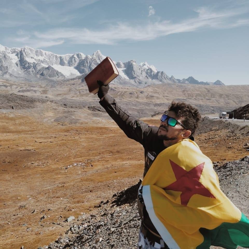 Senamadureirense sobe a Cordilheira dos Andes e lê passagem biblíca na montanha
