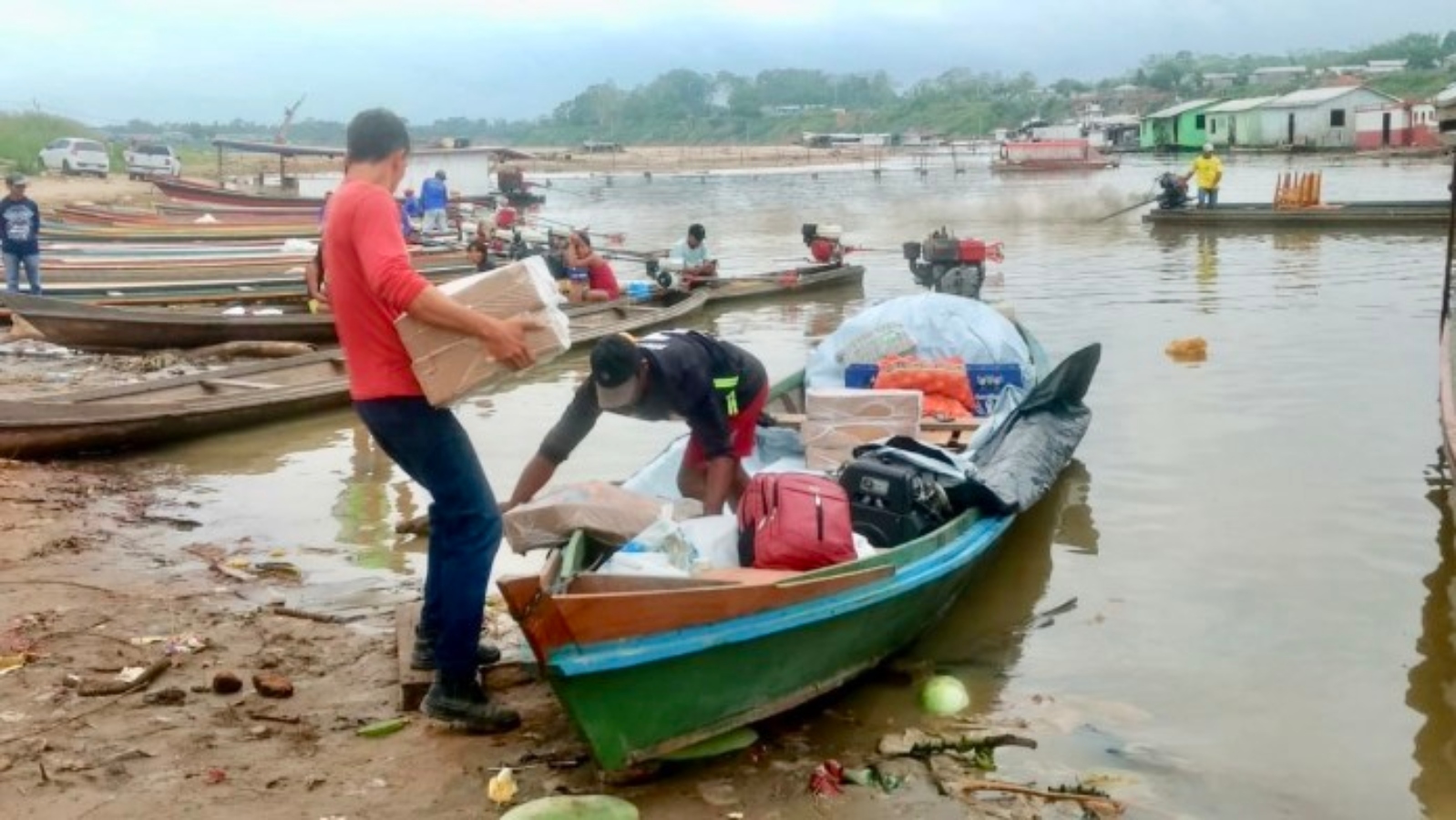 Baixo nível do Rio Juruá dificulta tráfego de embarcações e ameaça abastecimento