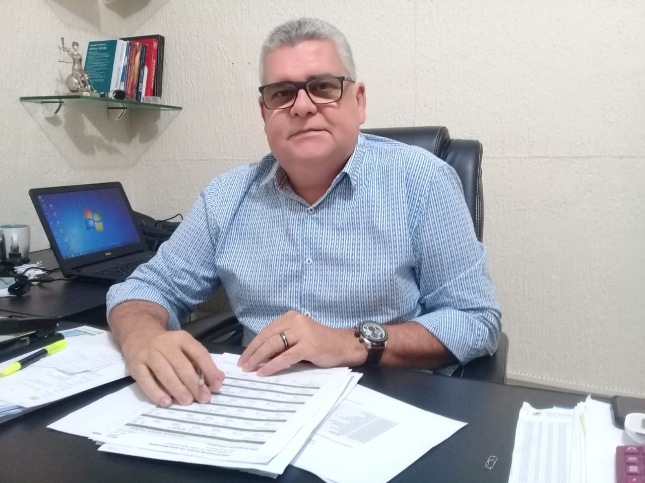Secretário diz que agricultores bebem água mineral e que não recebeu 1 mi para ramais