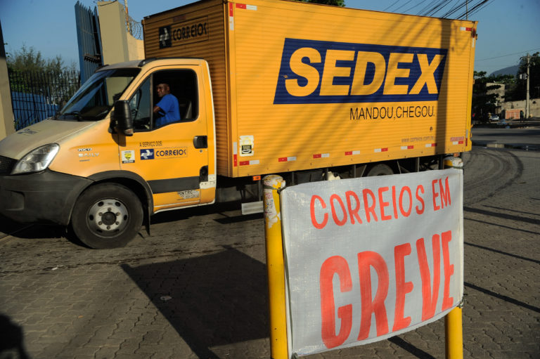 Funcionários dos Correios podem entrar em greve a partir desta segunda-feira