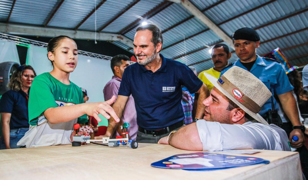 Tecnologia: Alunos da Escola Sesi apresentam inovações ao governador do Acre