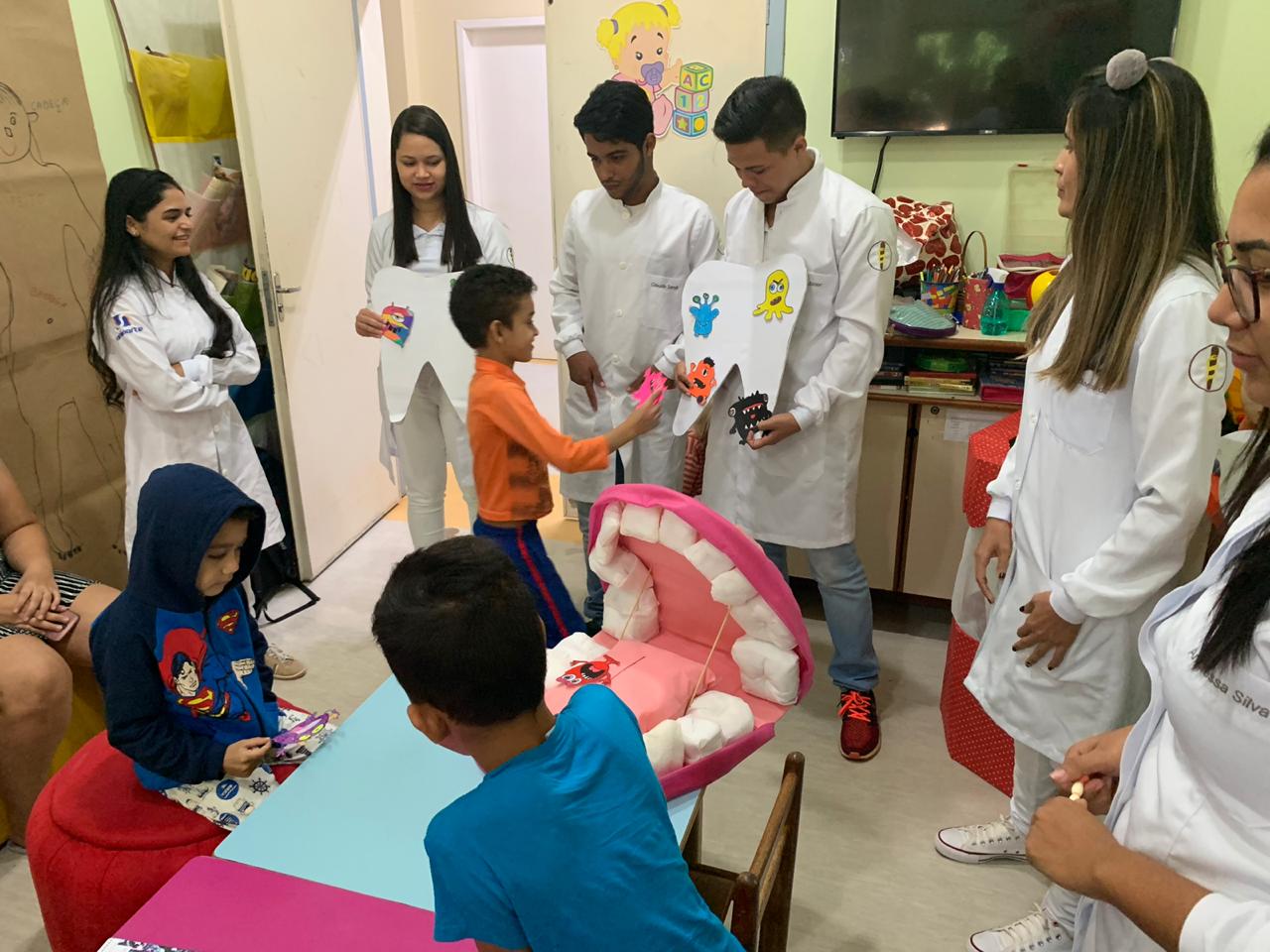 Acadêmicos do curso de odontologia realizam ações no Hospital da Criança