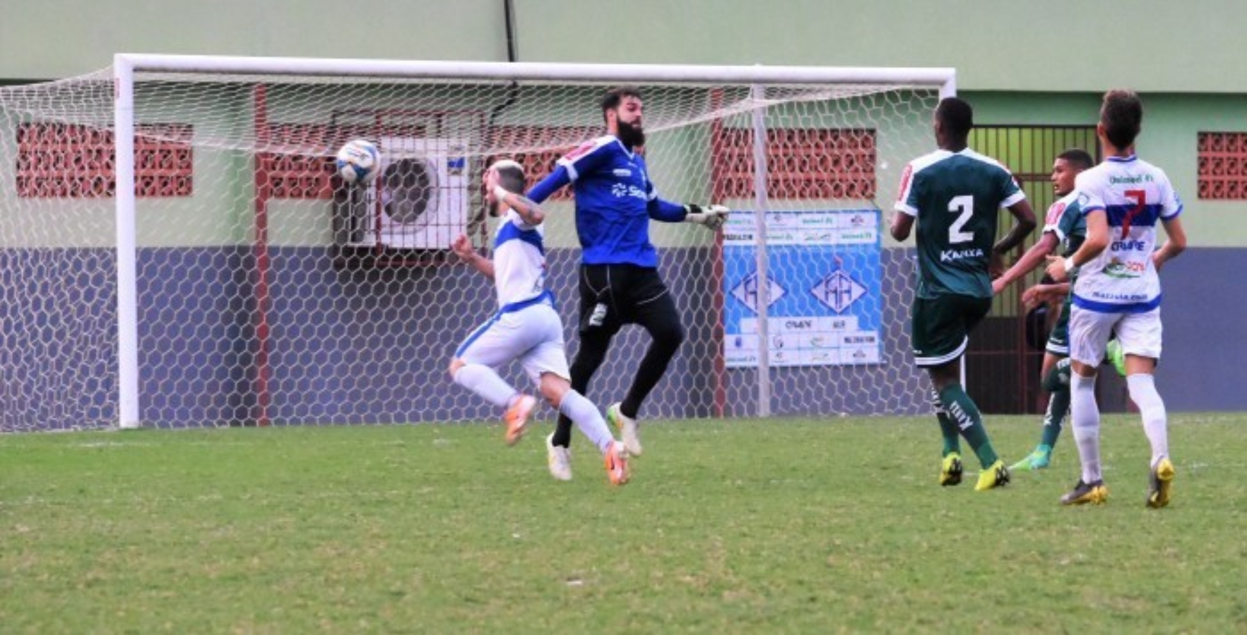 Com apenas 42 pagantes e muita fumaça, Atlético Acreano vence na despedida da série C