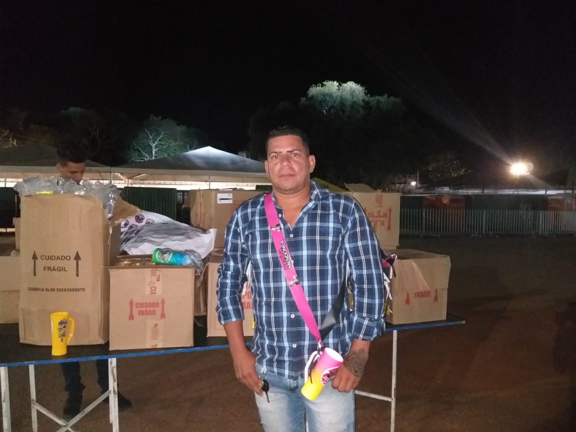 Venda de canecas personalizadas rende mais de R$ 20 mil à empresário acreano