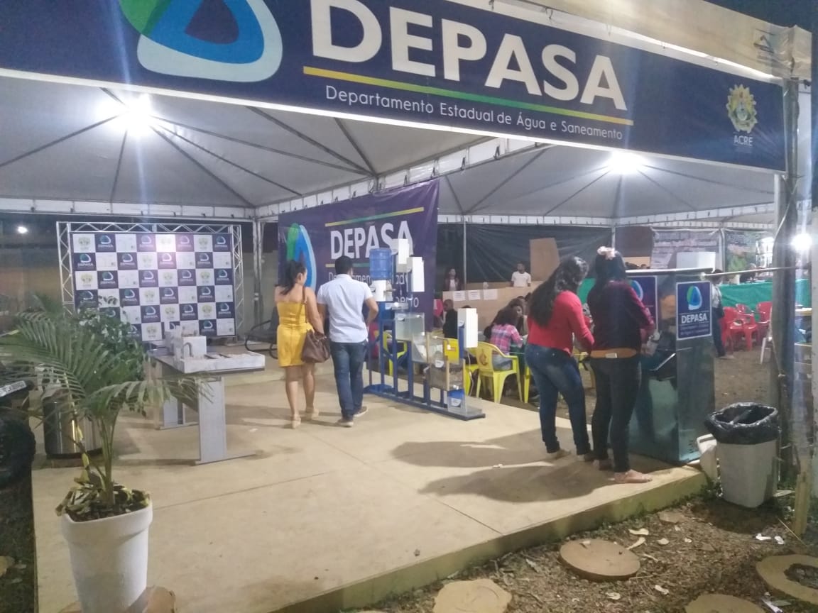 Exposição de tratamento de água e esgoto do Depasa, atrai visitantes na Expoacre