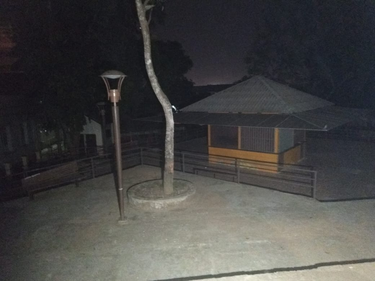 Ladrões furtam fiação e comerciantes da praça em frente à Catedral reclamam da insegurança