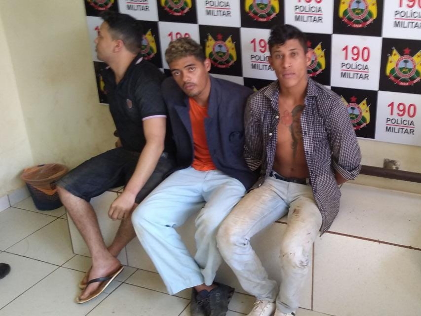 Troca de tiro com policiais militares termina com um baleado e três presos, na Capital