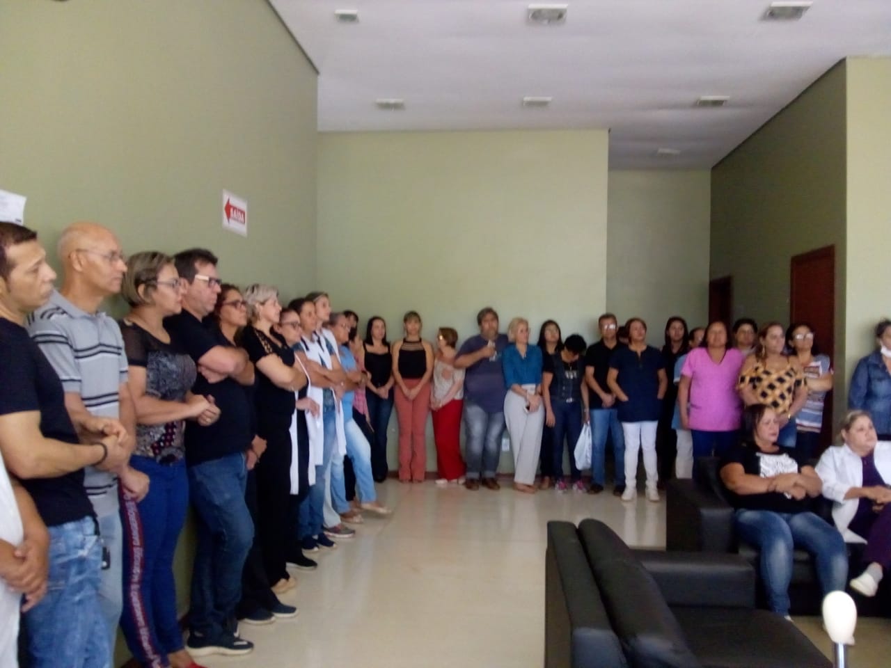 Servidores da Fundhacre fazem manifestação contra exoneração de Lúcio Brasil