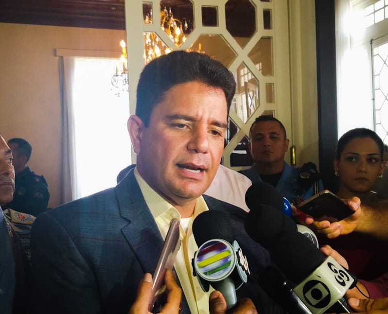 Gladson deve pedir a ministro ações de Garantia da Lei para combater queimadas