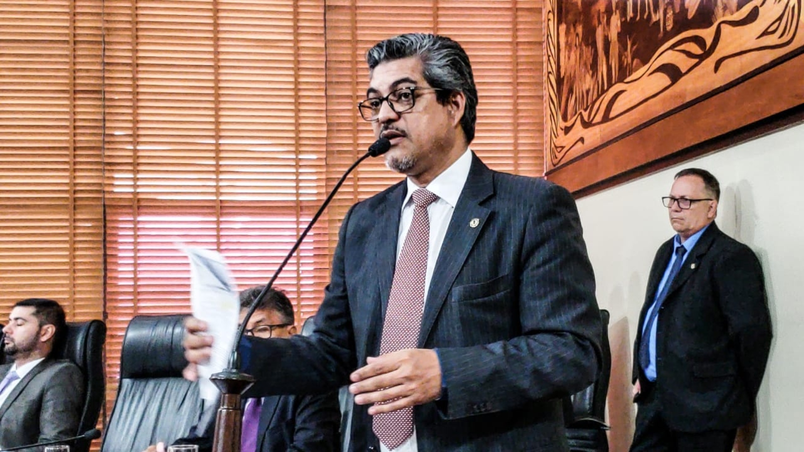 Magalhães diz que retirada de cuidadores das escolas públicas é um crime contra as crianças
