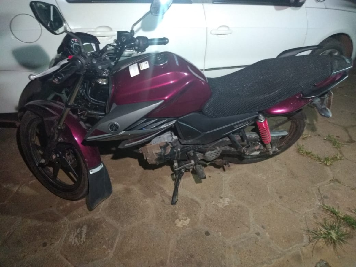 Jovem de 19 anos é preso com moto roubada na Via Verde