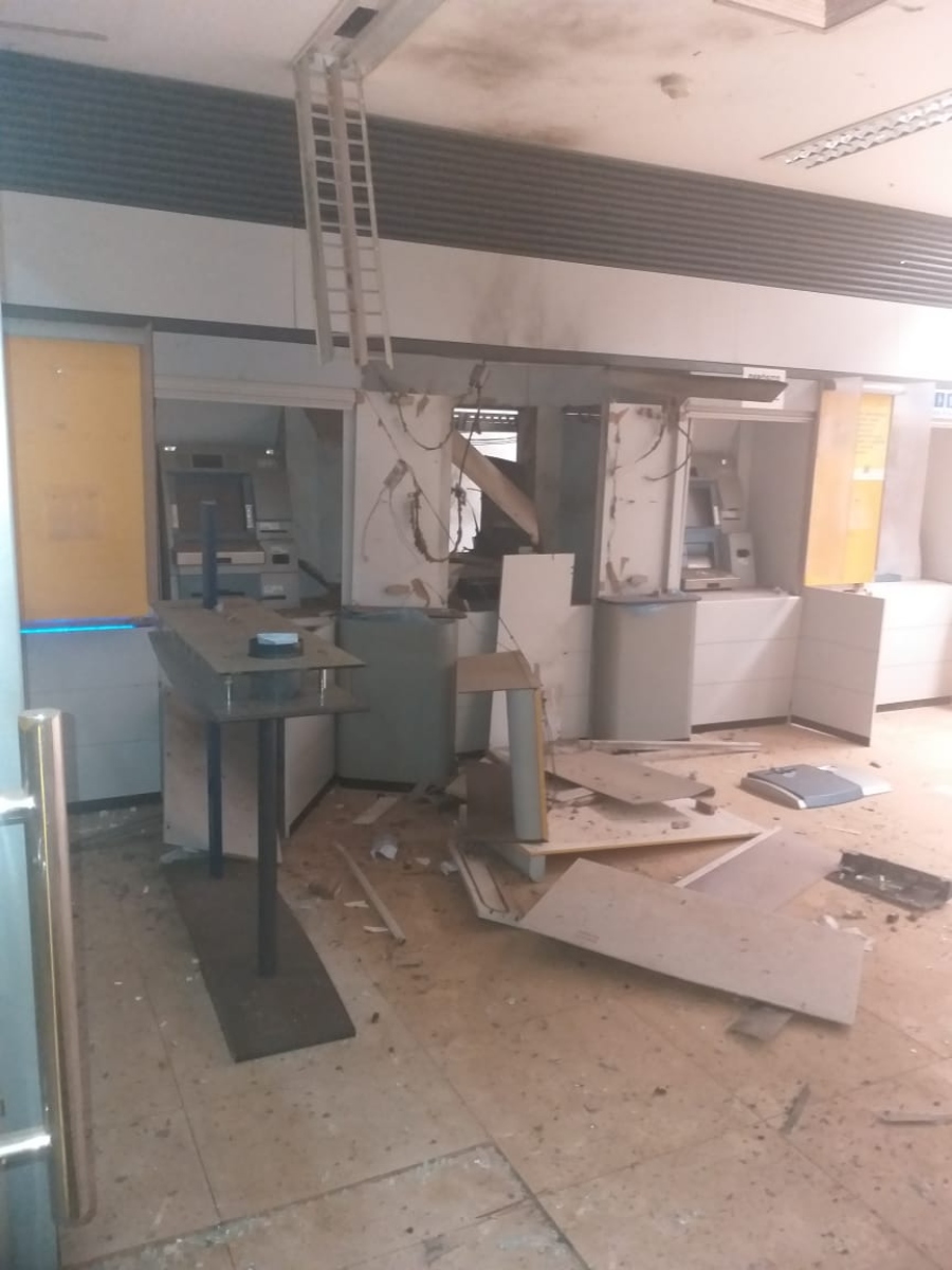 Bandidos explodem caixas de banco em Brasileia; PM é ferido