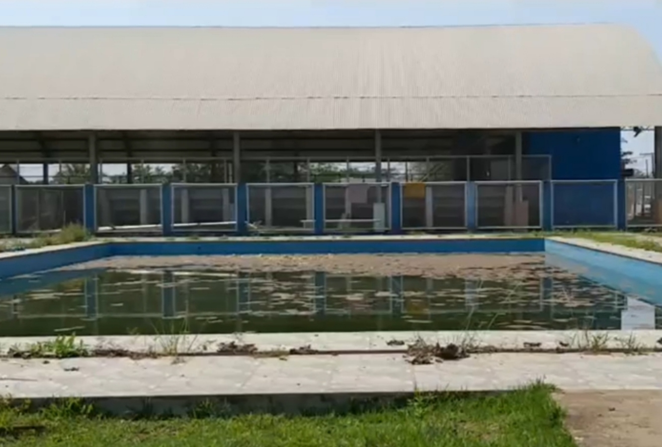 Prefeitura não cumpre promessa e escola Messias Rodrigues continua abandonada em Sena