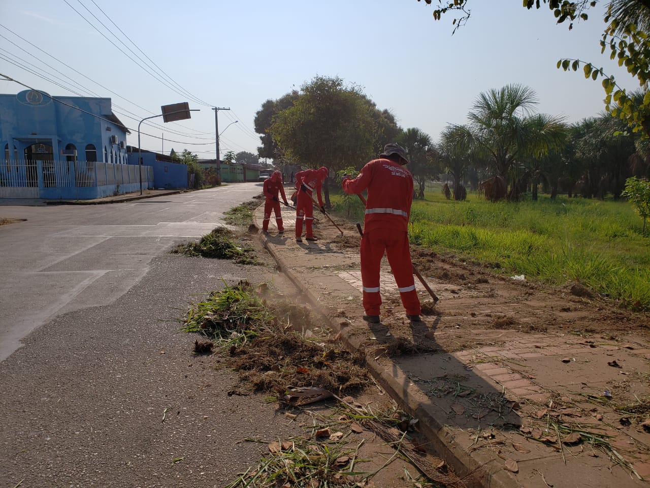Após denúncias de lixo acumulado, Parque Tucumã finalmente começa a ser limpo