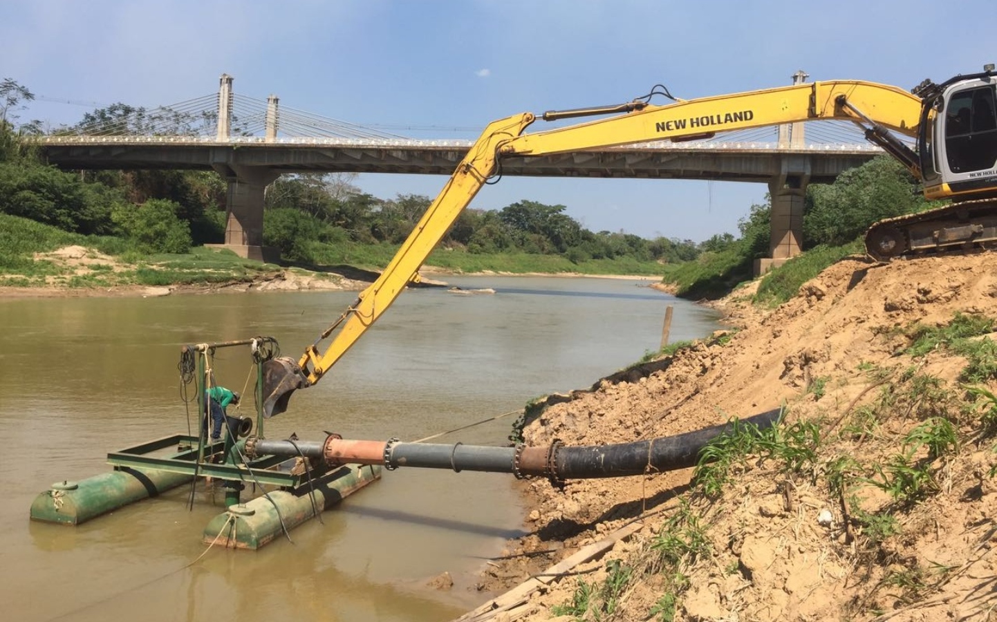 Baixo nível do rio e bombas operando com 50% da capacidade ameaçam abastecimento