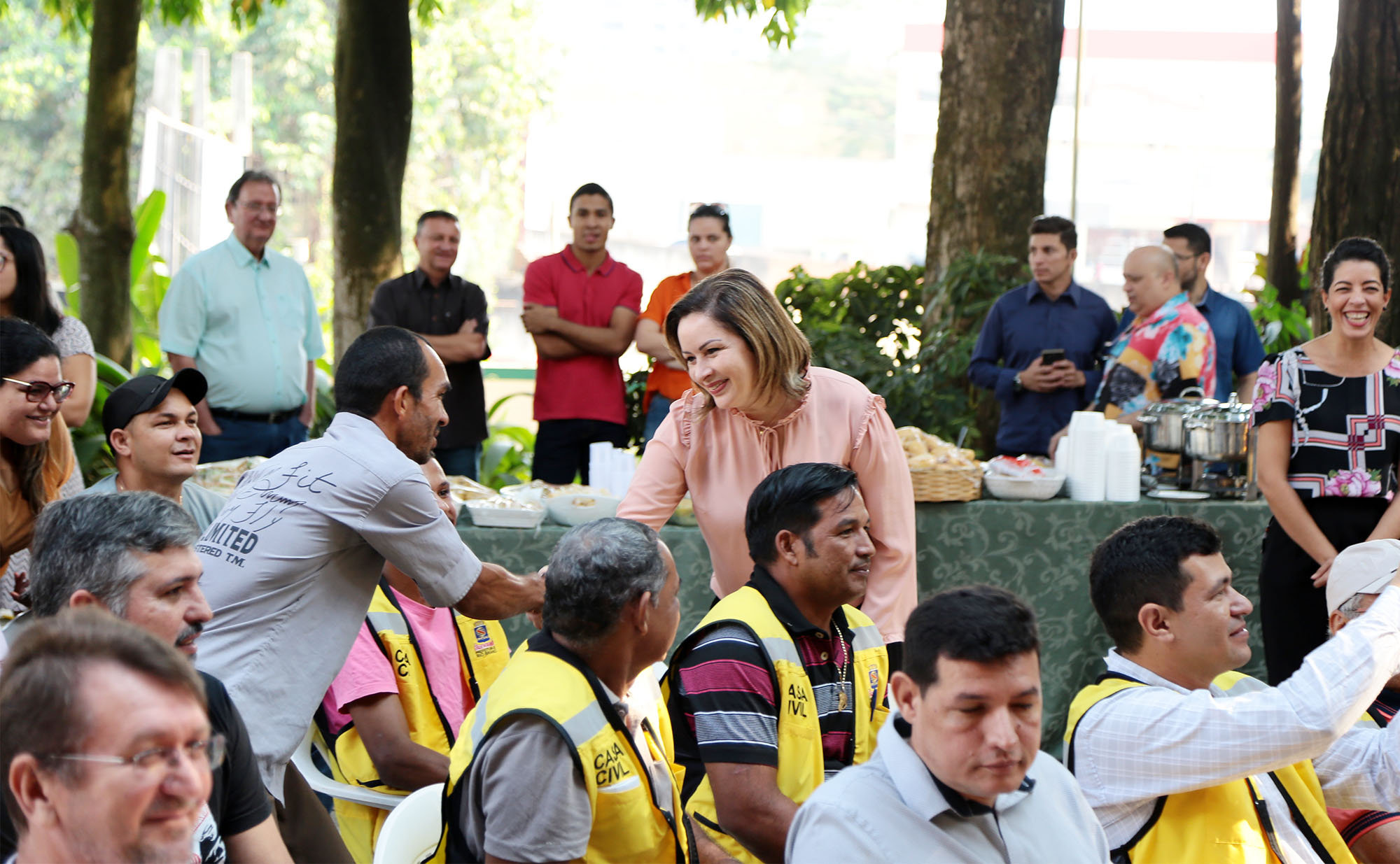 Prefeita Socorro Neri comemora o Dia dos Pais com os servidores do município
