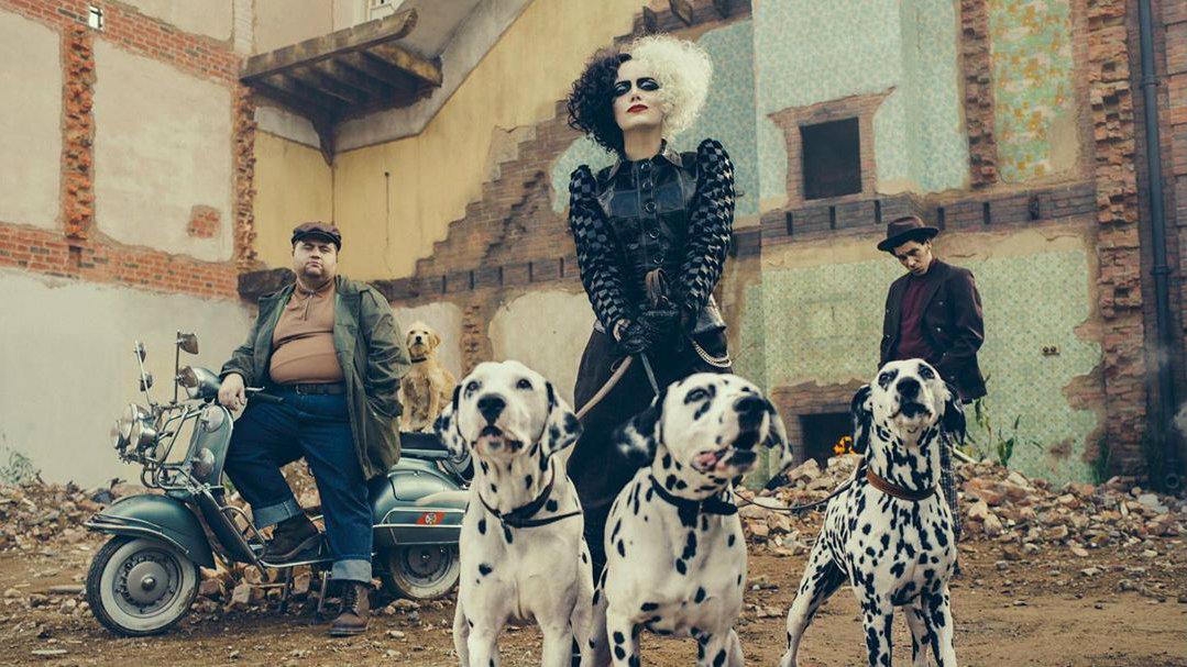 Walt Disney divulga primeira imagem de Emma Stone como Cruella; confira a novidade