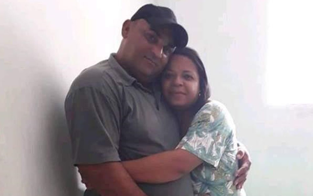 Homem mata companheira, liga para a família e se suicida
