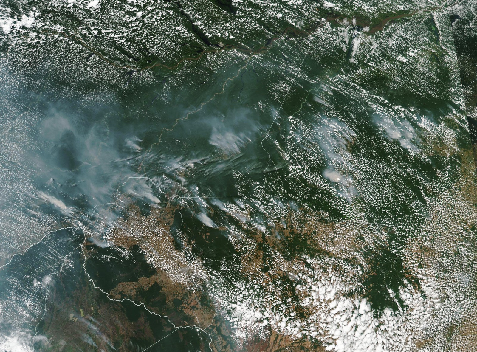 Fumaça de queimada em RO e AM já é visível do satélite da Nasa