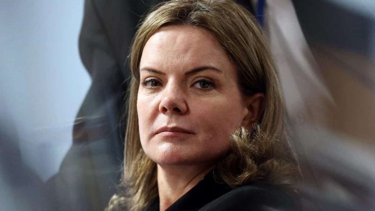 TRF autoriza Gleisi a ser advogada de Lula; visitas poderão ser diárias