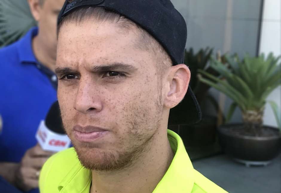 Cuéllar pede para não viajar e é afastado pelo Flamengo