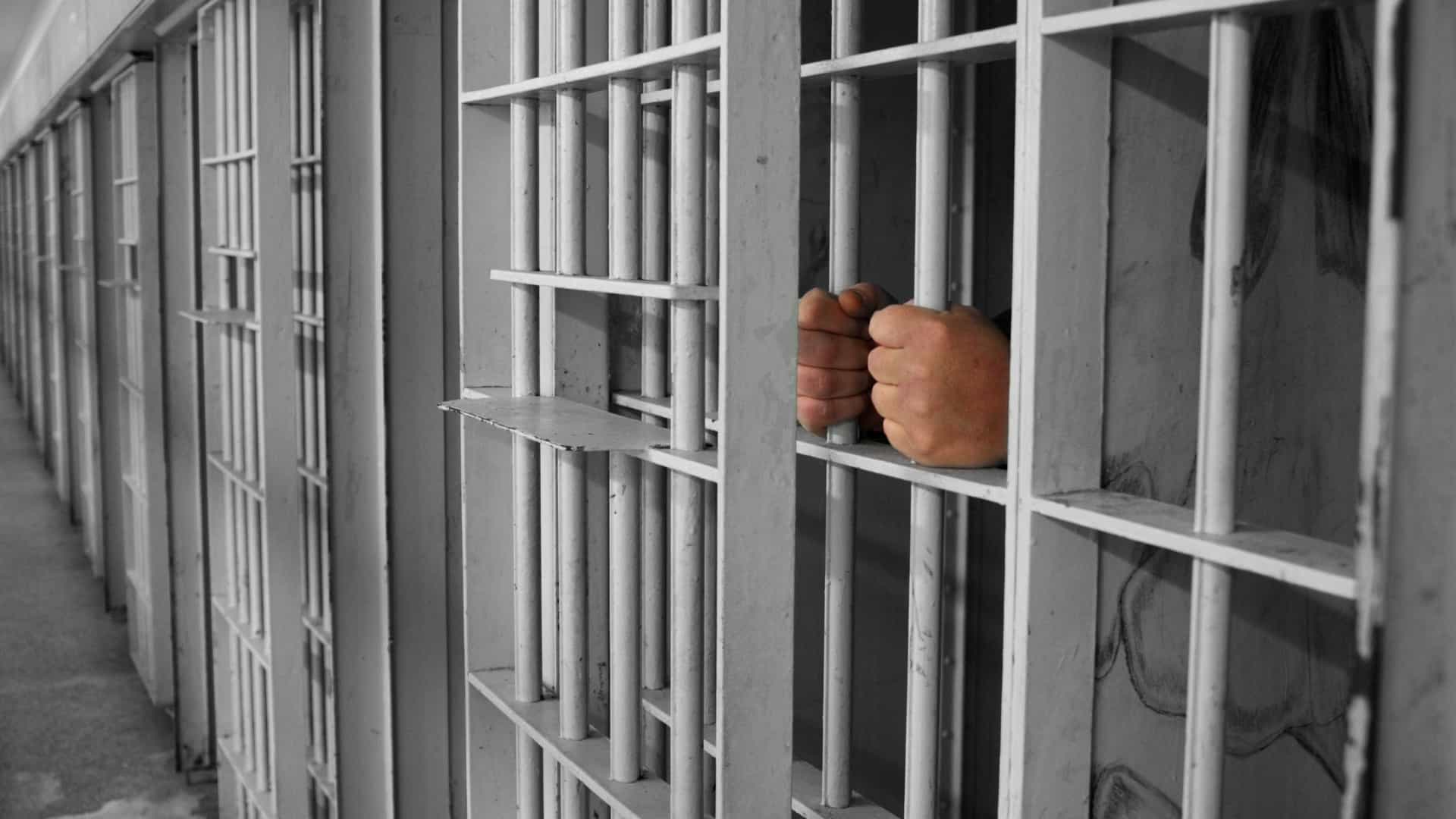 Homem acusado de estuprar nove crianças vai ser castrado na Indonésia