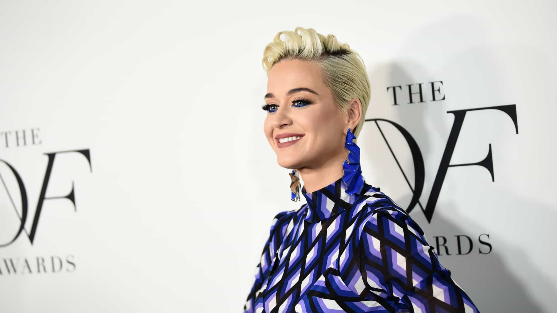 Cantora Katy Perry é acusada novamente de assédio sexual