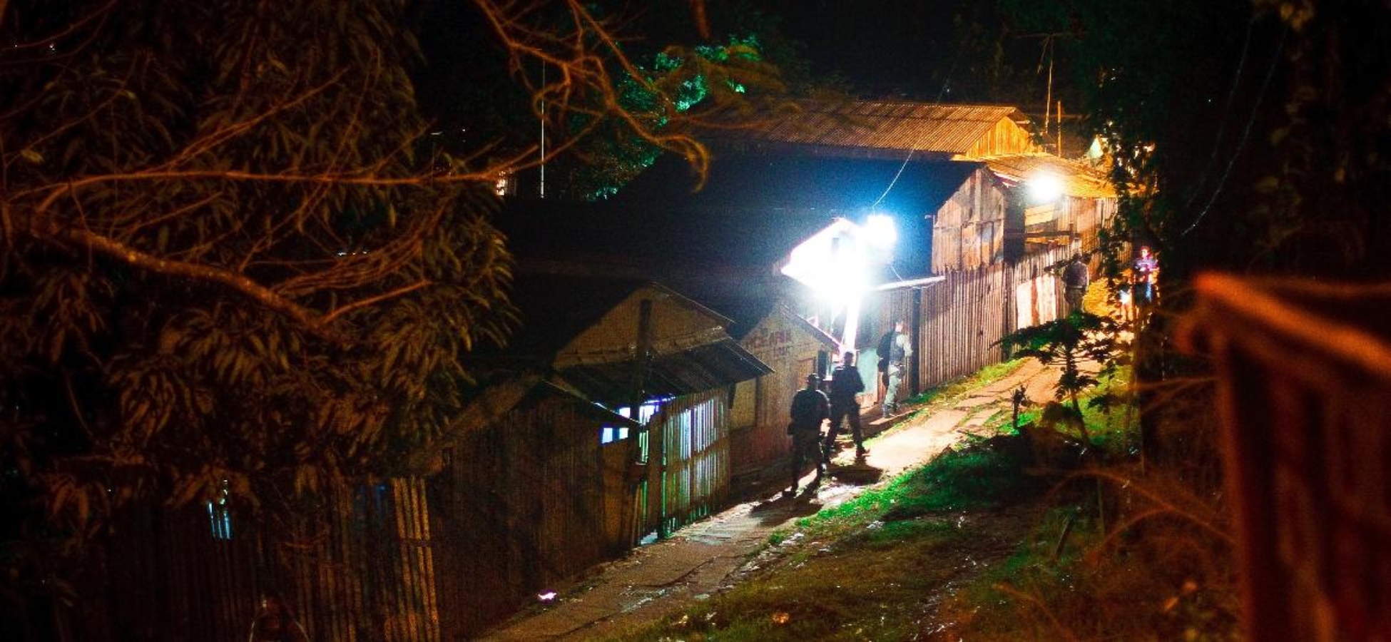 Servente é expulso de casa por facção para evitar morte do irmão no presídio
