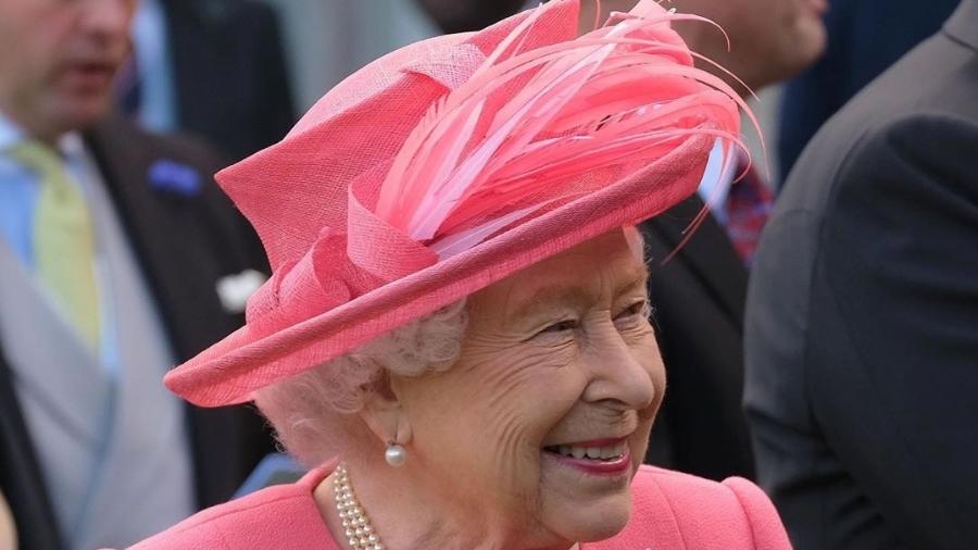 Veja como trabalhar para rainha Elizabeth: vaga de até R$ 236 mil por ano