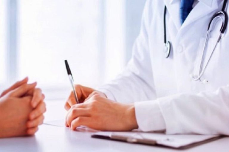 Governo diz que deverá solicitar contratação de médicos formados no exterior para CZS 