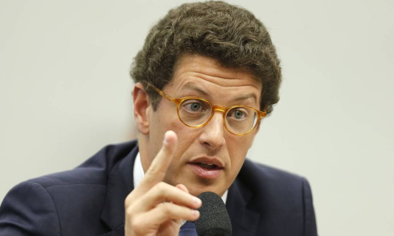 Em audiência na Câmara, ministro do Meio Ambiente bate boca e sai escoltado